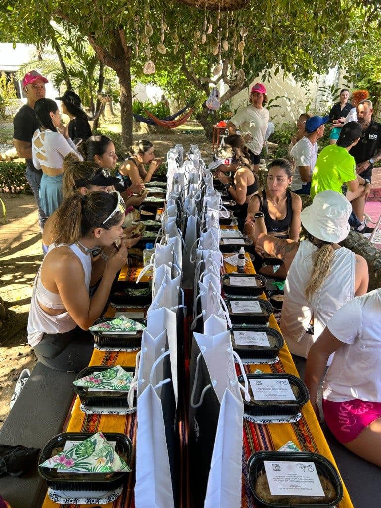 Almuerzo comunitario al aire libre